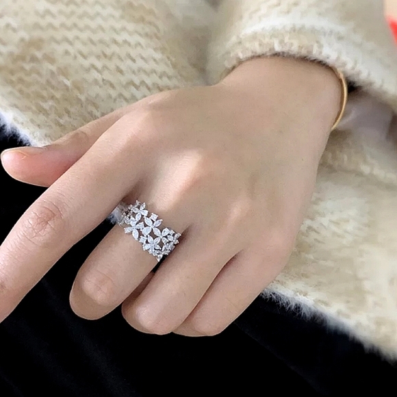 Diamond Flower Ring Stunning Simulated Stones Suze 8 - Picture 11 of 13